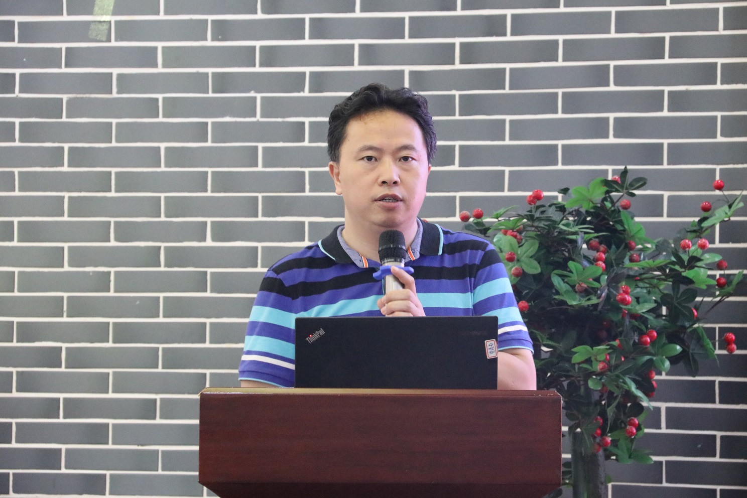 省电信公司优秀党务工作者何先卫同志作典型发言