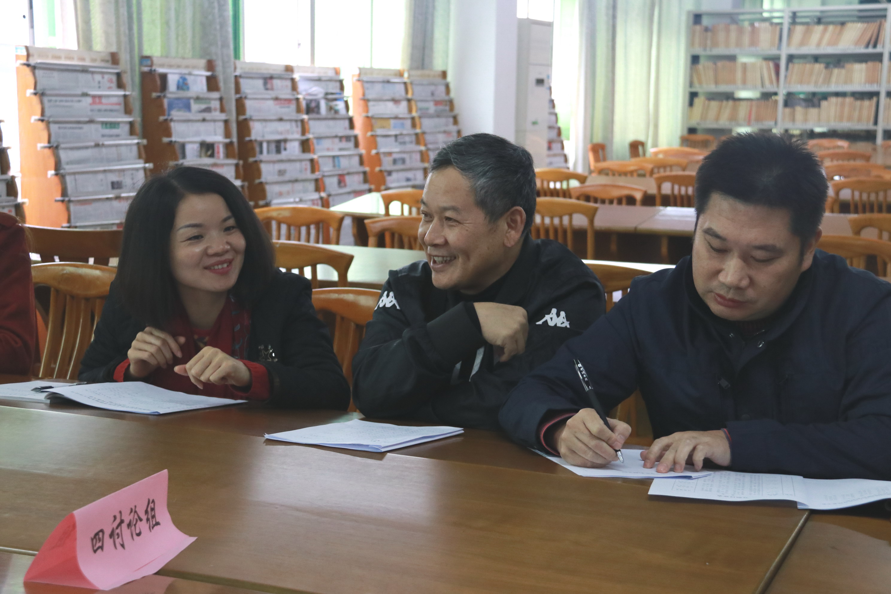 分组讨论中代表们畅所欲言