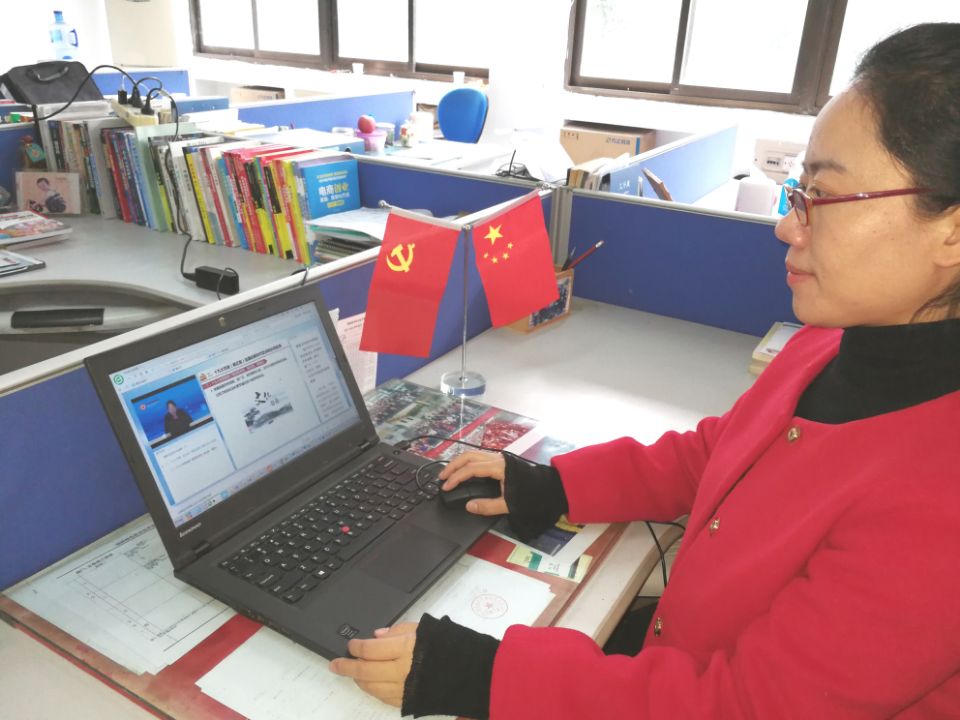 支部书记自学场景