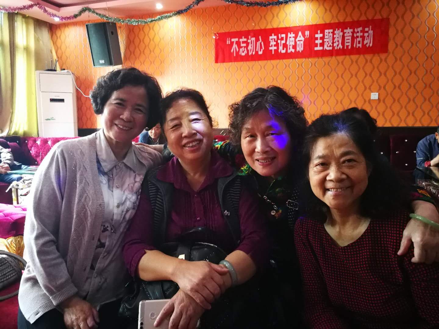 神采奕奕的老同志们